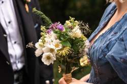 B0411653-8E51-479A-AF99-224D826D9310_1_105_c